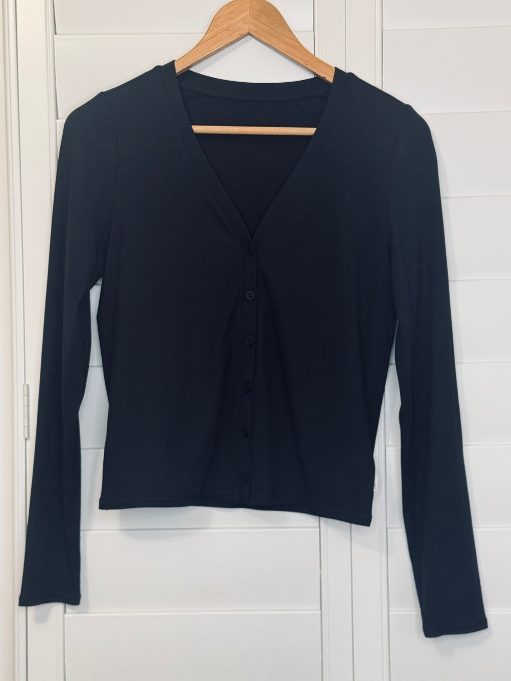 Vuori Long Sleeve Pose Cardigan Size Medium Dark Blue